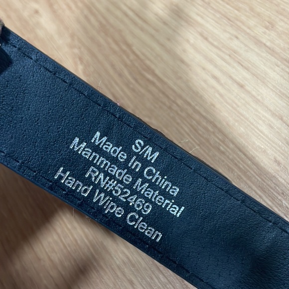 Black Embroidered Floral Glossy Manmade Belt Size Small/Medium - Picture 8 of 9